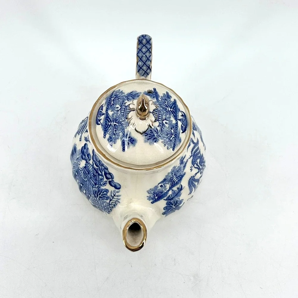 VTG Sadler Blue Willow Teapot Blue White Chinoiserie Ceramic Gold Trim Pagoda